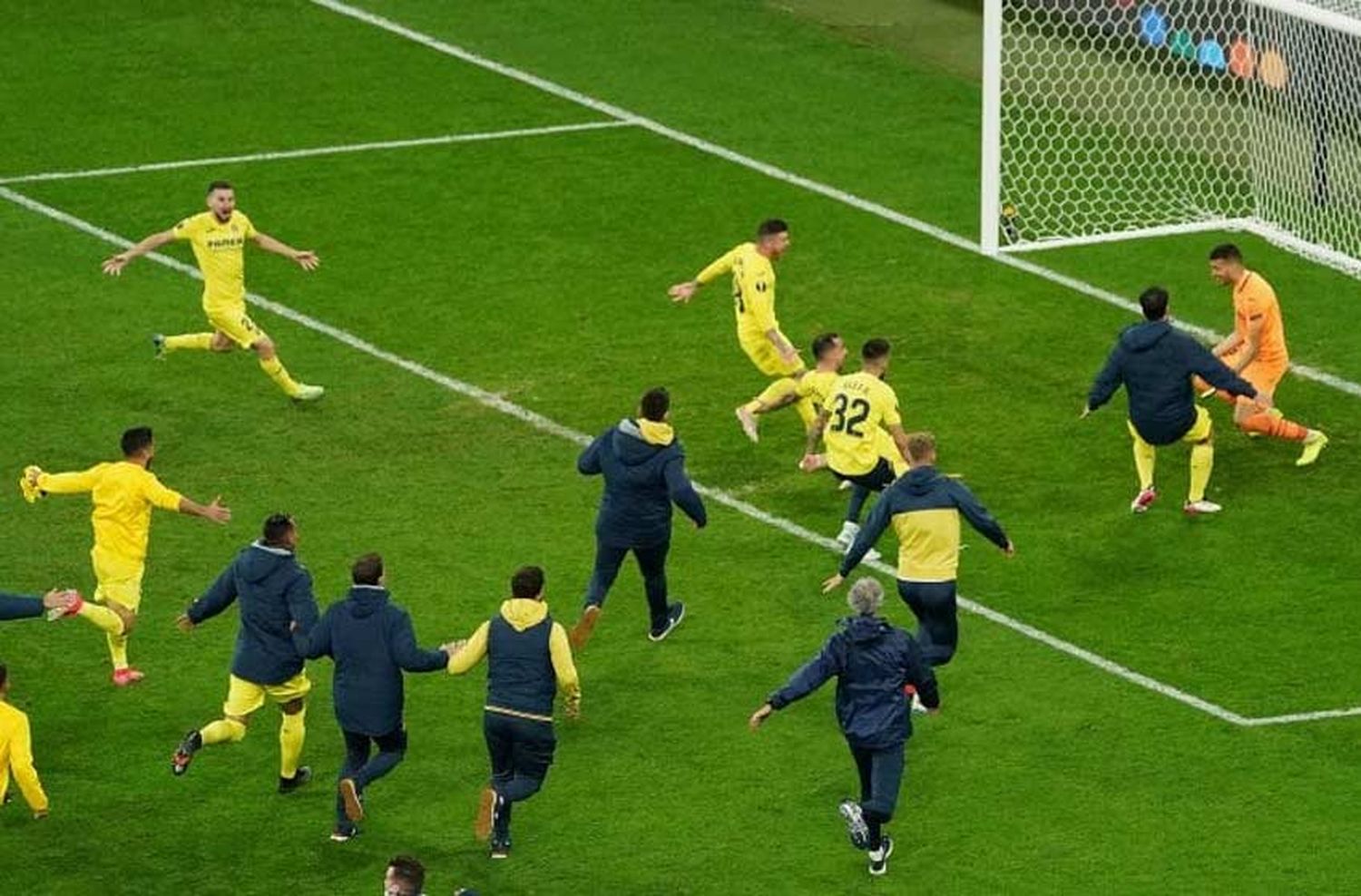 Europa League: de la mano de Gerónimo Rulli, Villarreal venció a Manchester y gritó campeón