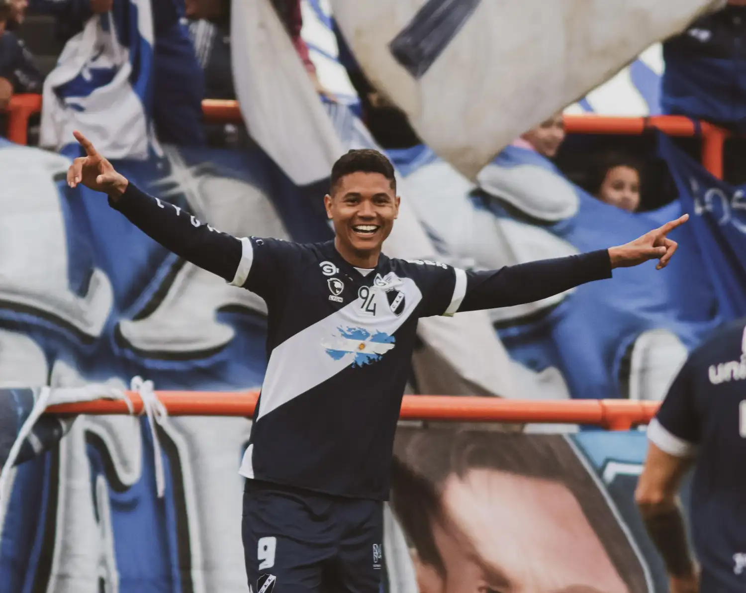Alvarado desató su locura en el Minella