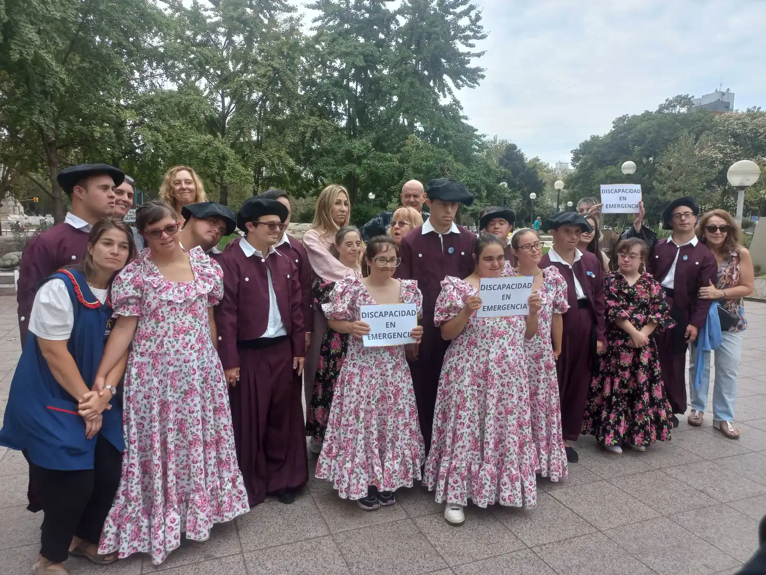 La organización se manifestó con una actividad frente a la Catedral local.