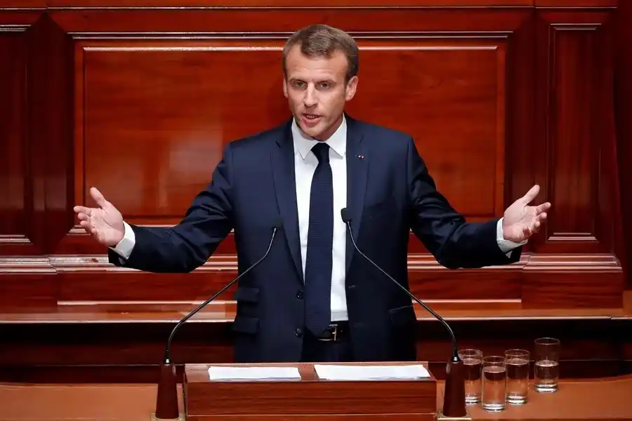 El presidente de Francia dio un giro hacia la derecha al designar a su nuevo gabinete