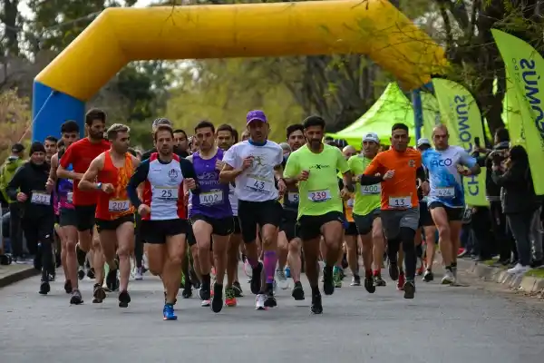 Más de 150 atletas participaron de la Carrera de Calle con una nueva distancia de 15K