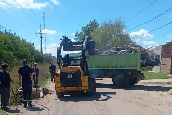 Se realizaron trabajos de saneamiento en el barrio Iporá y 30 de Mayo