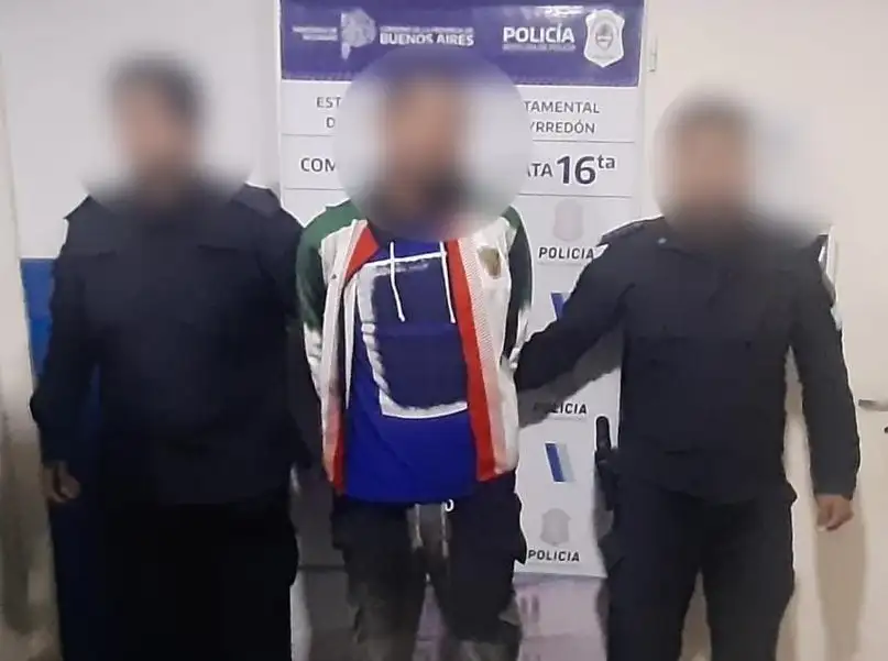 El imputado ingresó al interior del lugar con fines ilícitos y fue retenido por el propietario hasta la llegada del personal policial.