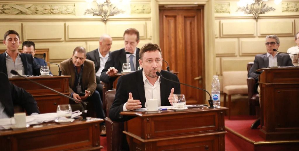 "El erario público nacional pierde el equivalente a 1.500 kilómetros de rutas o a 30 mil viviendas sociales", dijo Esteban Motta, senador por San Martín (UCR-Unidos para Cambiar Santa Fe).