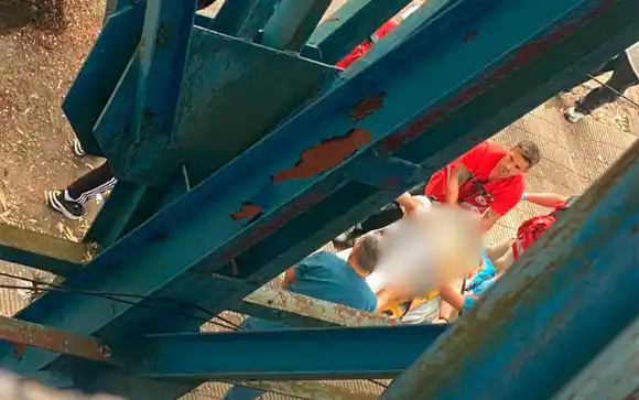 Cayó un hincha de Gimnasia desde una tribuna del estadio del 'Lobo'