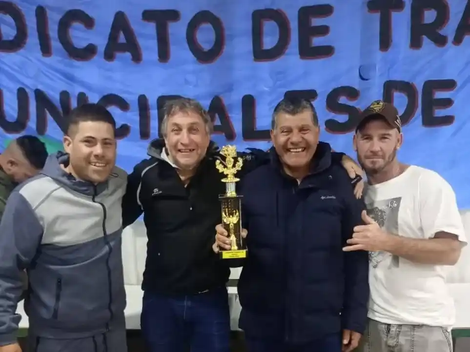 Alegría. La de David Benavides (subcampeón), Miguel Alvarez (campeón) Nestor Benavides (campeón) y Lorenzo Likay (Subcampeón)