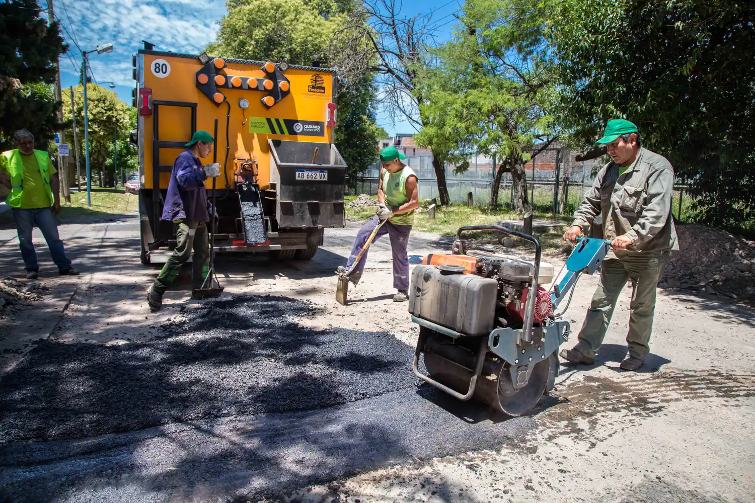 Quilmes avanza con el plan de bacheo y pavimentación en el distrito