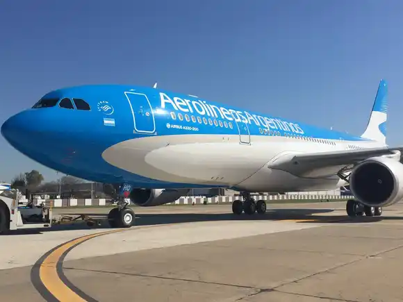 Aerolíneas Argentinas celebra su 75 aniversario con 25% de descuento y 6 cuotas sin interés