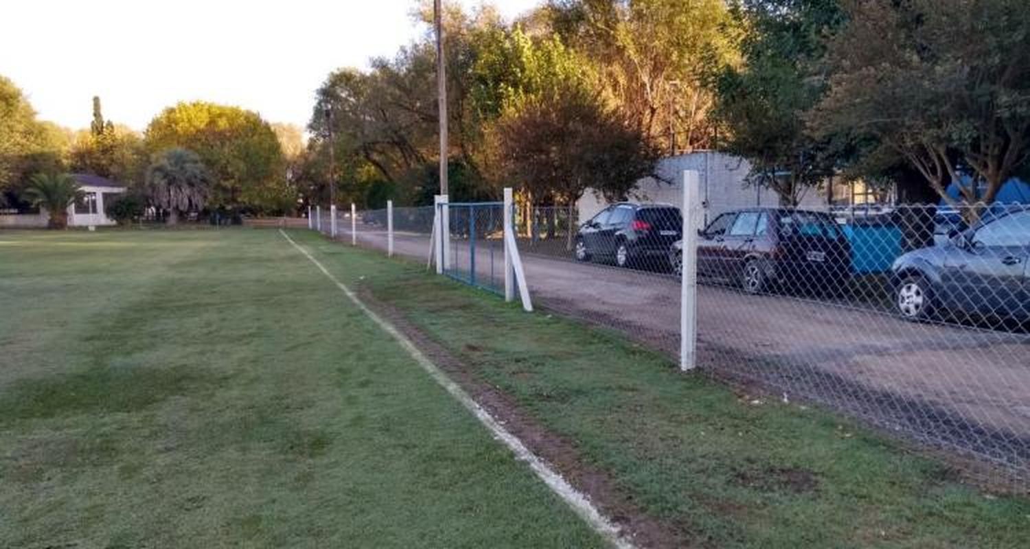 Previo al comienzo de la AHO, Los Andes refaccionó su cancha de hockey