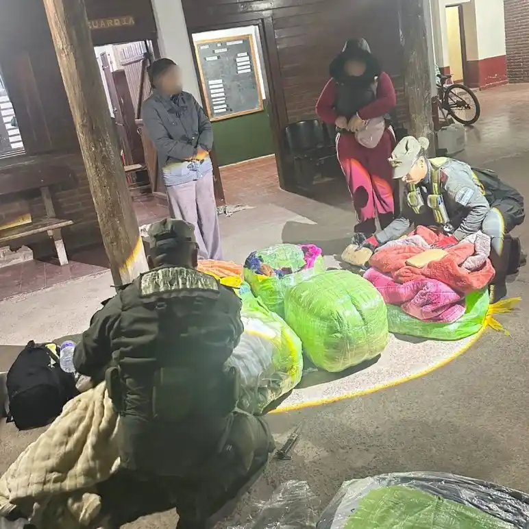 Santiago del Estero: hallaron más de 12 kilos de cocaína ocultos entre acolchados y mantas