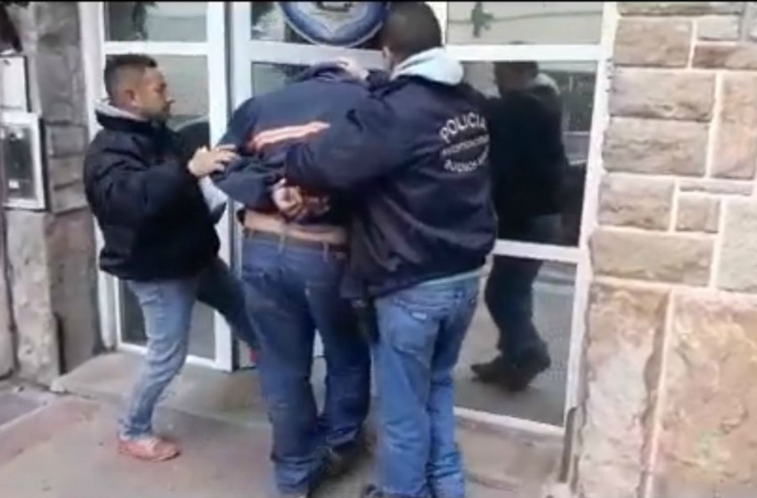 Detienen en la ciudad a un acusado de abusar a sus tres nietos