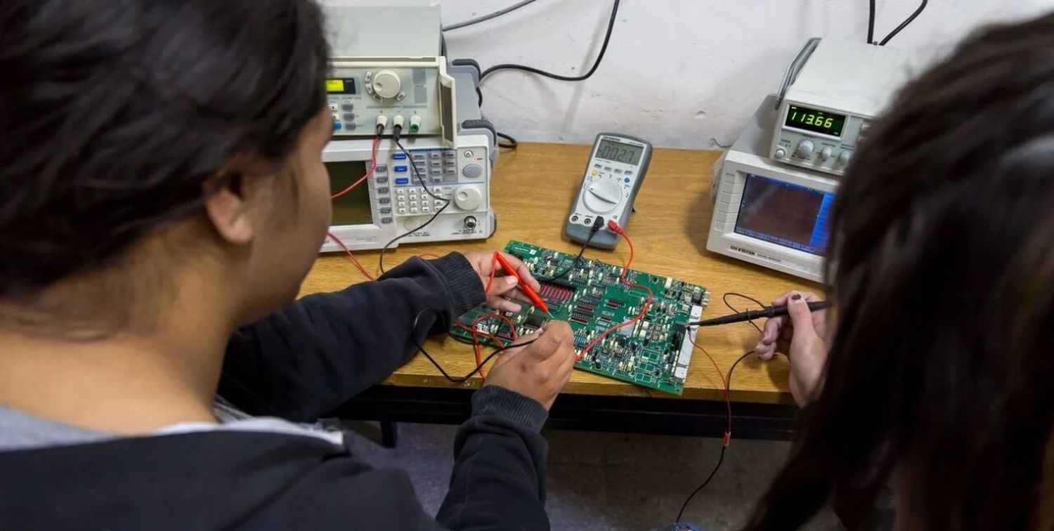 En 15 escuelas de la provincia, dos en la región, arrancará una nueva oferta de secundaria técnica más flexible