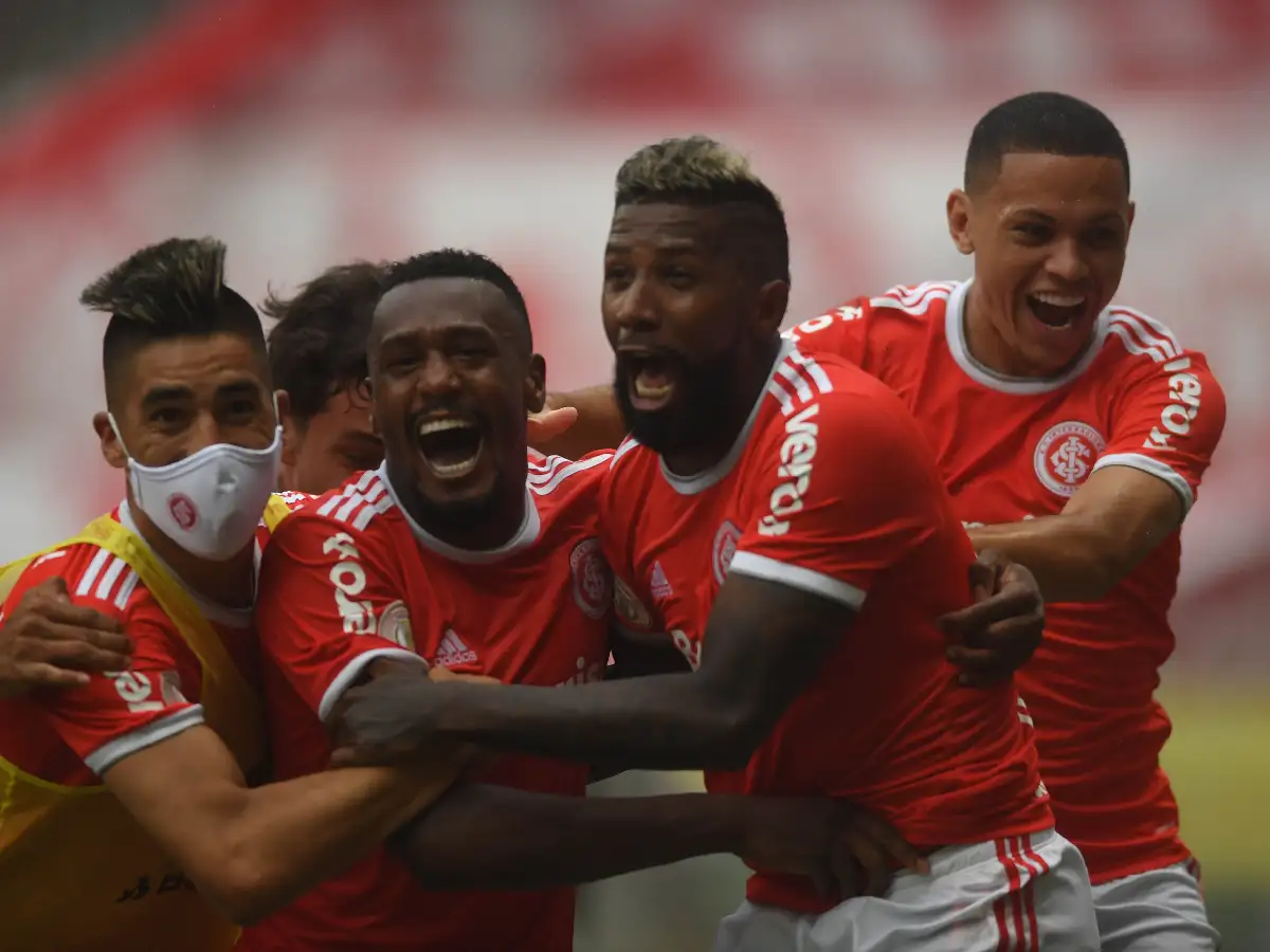 Internacional se quedó con el clásico de Porto Alegre 
