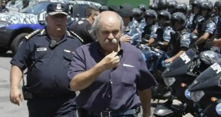 Ascienden a 1.200 oficiales de la Policía Bonaerense sin el curso correspondiente