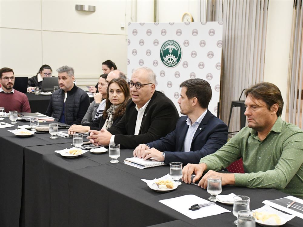 Reunión en el Centro Comercial e Industrial de Rafaela
