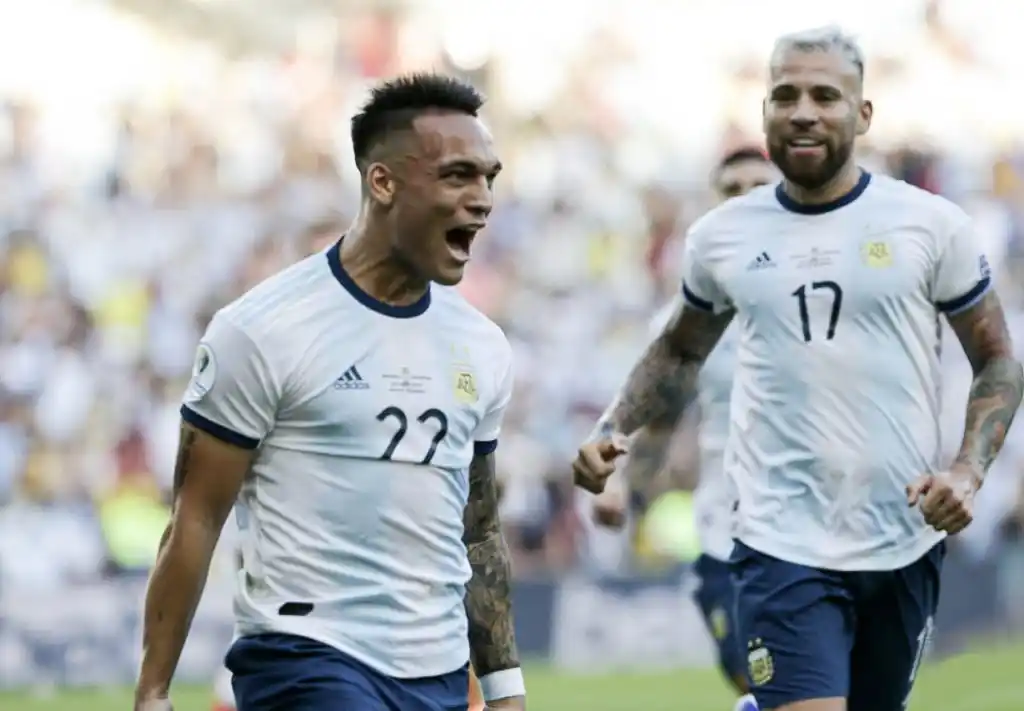 Argentina dejó atrás a Venezuela y el martes buscará dar el golpe ante Brasil