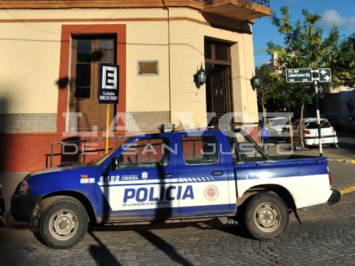 Se bajó del remis sin pagar y fue detenido por la policía