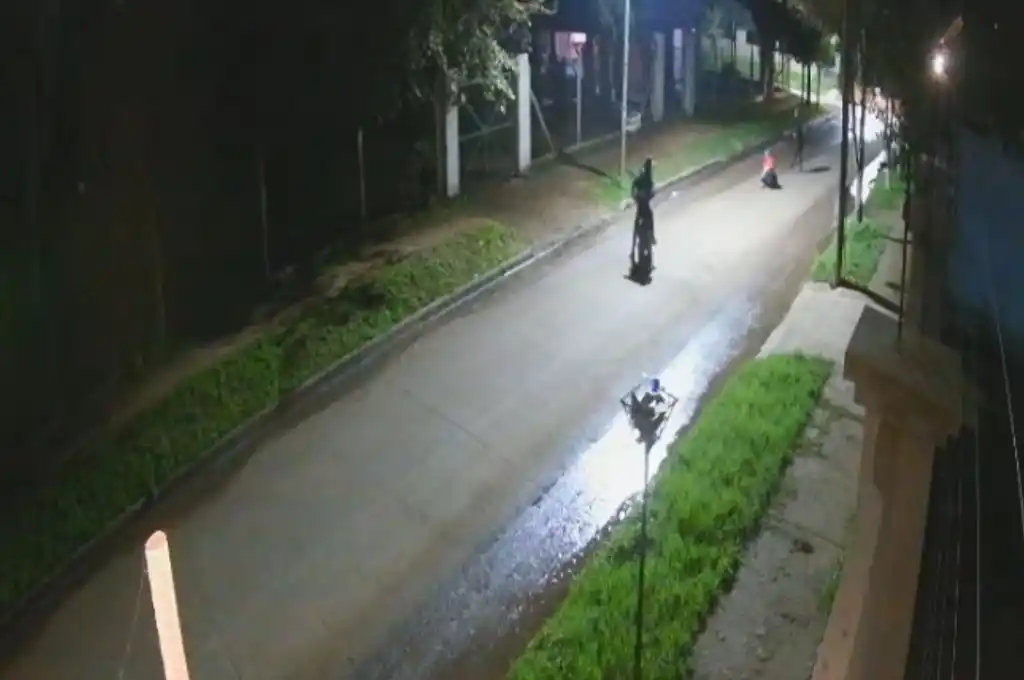 Motochorros lo balearon para robarle