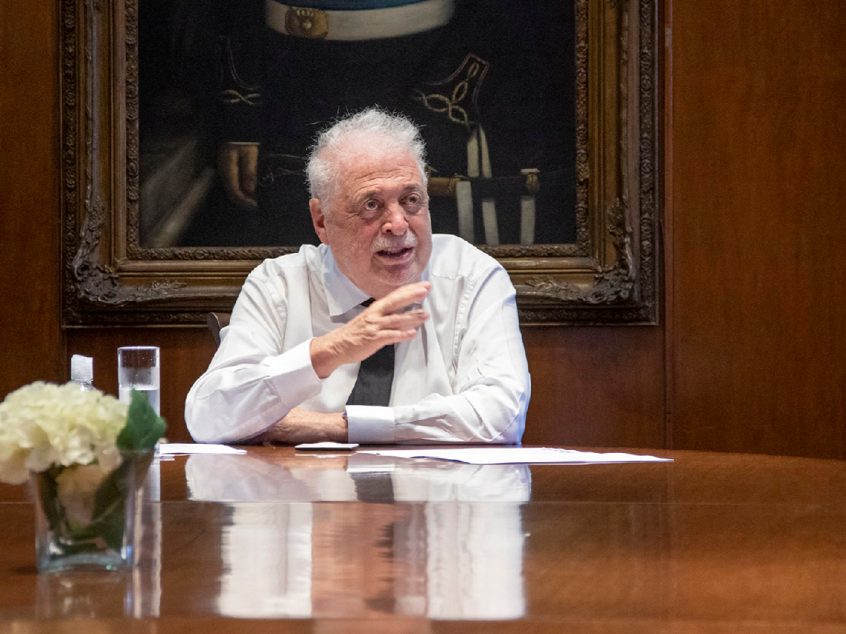Ministro González García analizará con gremios del transporte vacunación en esa actividad
