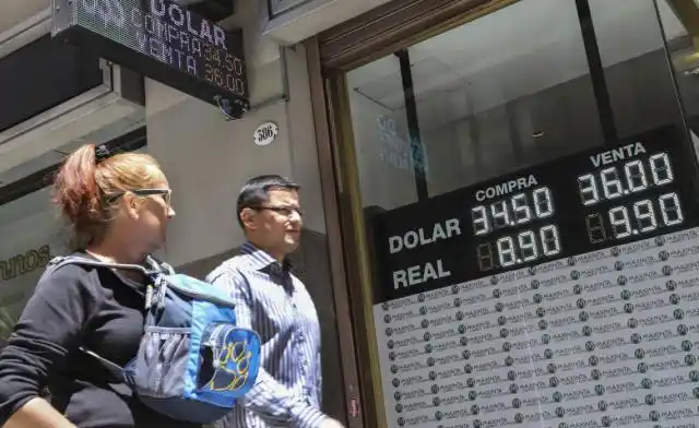 El dólar arrancó la semana en baja
