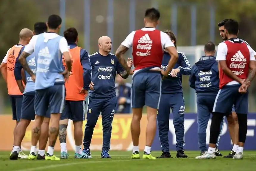 Sampaoli probó con el «Huevo»