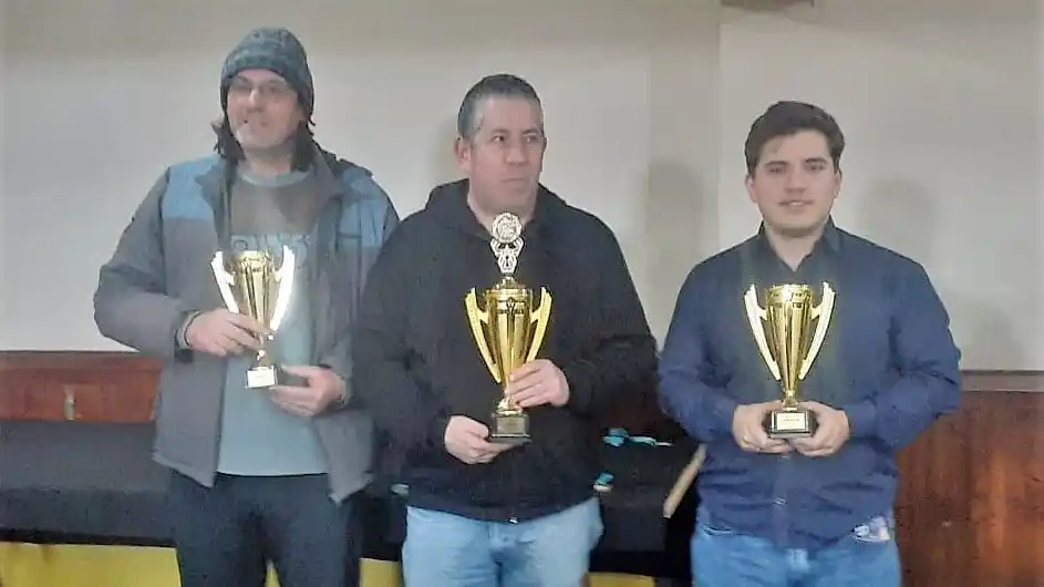 Facundo Foss Osma (a la derecha), culminó segundo en la categoría Libres