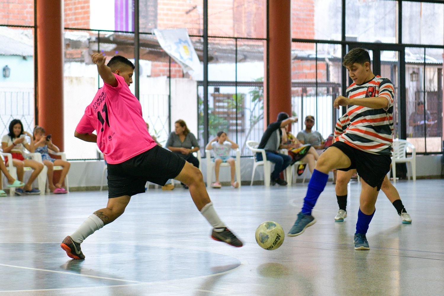 Gran primer encuentro de Futsal Femenino en el Polideportivo