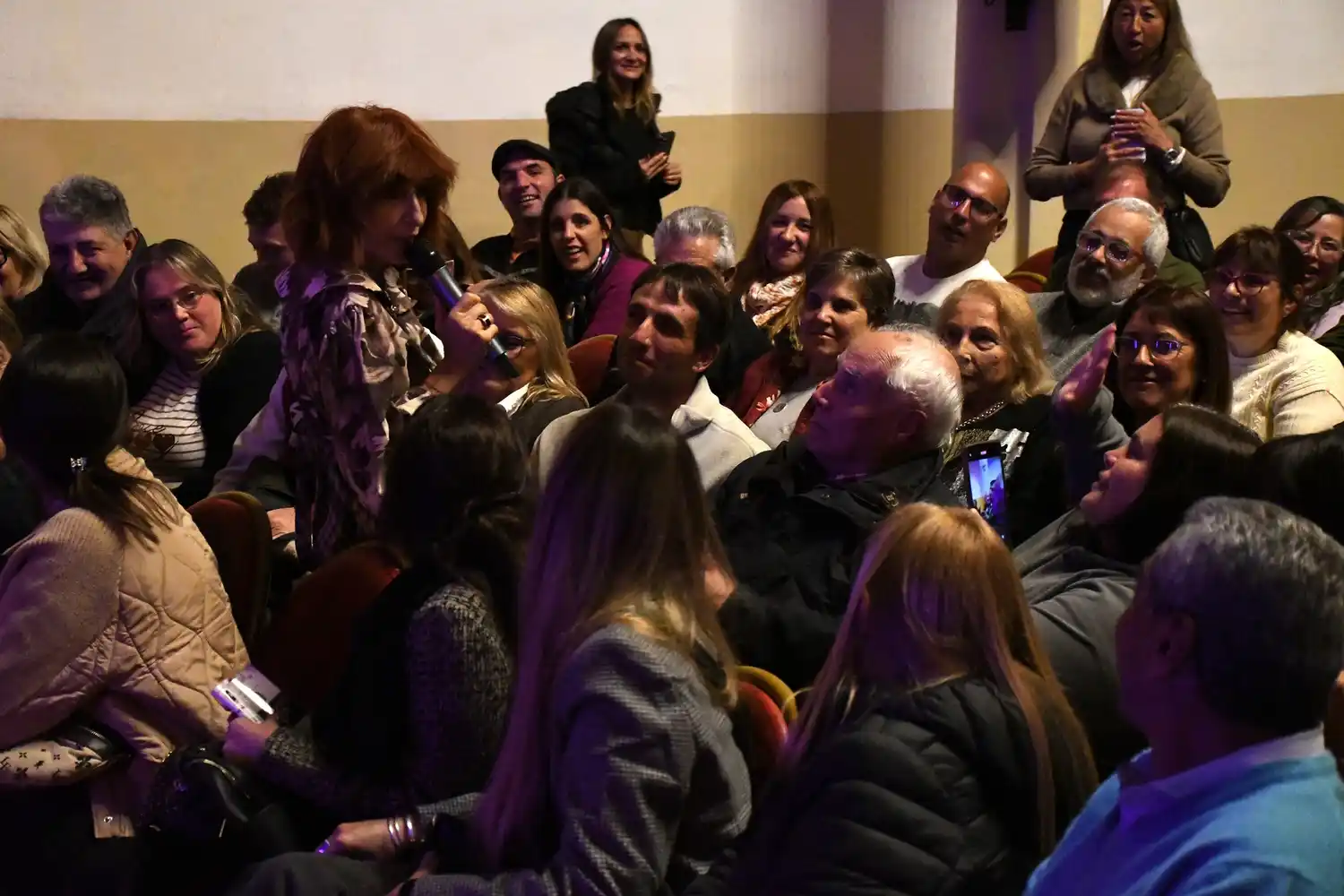 El espectáculo protagonizado por Gladys Florimonte y Sergio Gonal brilló este sábado 2 de mayo en el Teatro Municipal Brazzola de Chascomús, con una función que conquistó al público de principio a fin.
