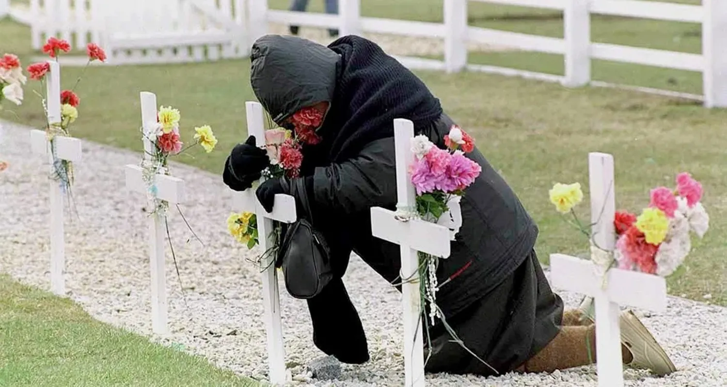 Entre otras ayudas, la Provincia de Santa Fe colabora con las familias de los héroes enterrados en el archipiélago austral para que puedan viajar al Cementerio Argentino de Darwin.