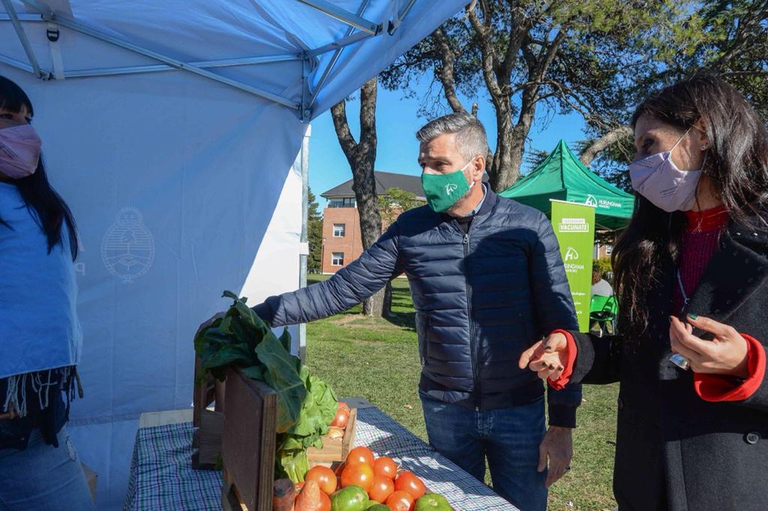 Hurlingham: Zabaleta y Paula Español recorrieron el Mercado Federal Ambulante