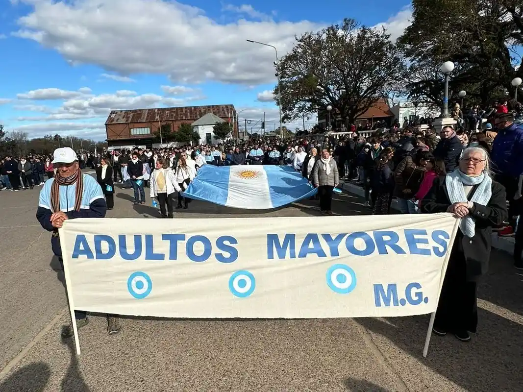 Adultos mayores formarán parte del Desfile del 9 de Julio en la ciudad