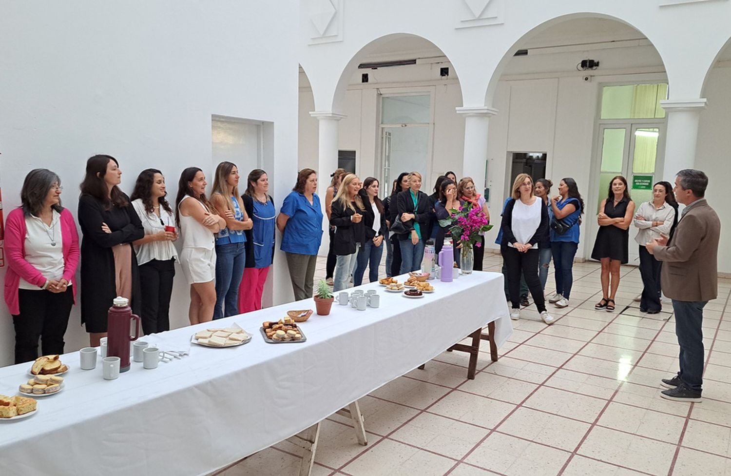 Agasajo. El intendente Barrena felicitó a las mujeres en su día en el munipio