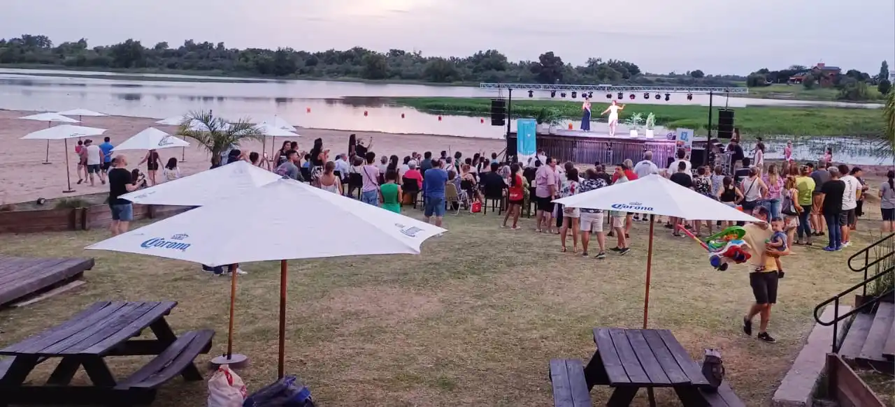 inauguración de la temporada 2024/2025 en la playa de Victoria