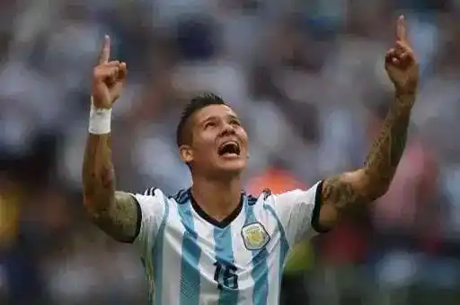 Marcos Rojo, el nuevo héroe platense ya es tendencia en Twitter
