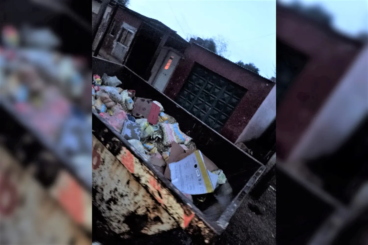 Apareció mercadería tirada en un volquete en un barrio: “Son cosas vencidas y que no sirven”, dijeron desde un comedor