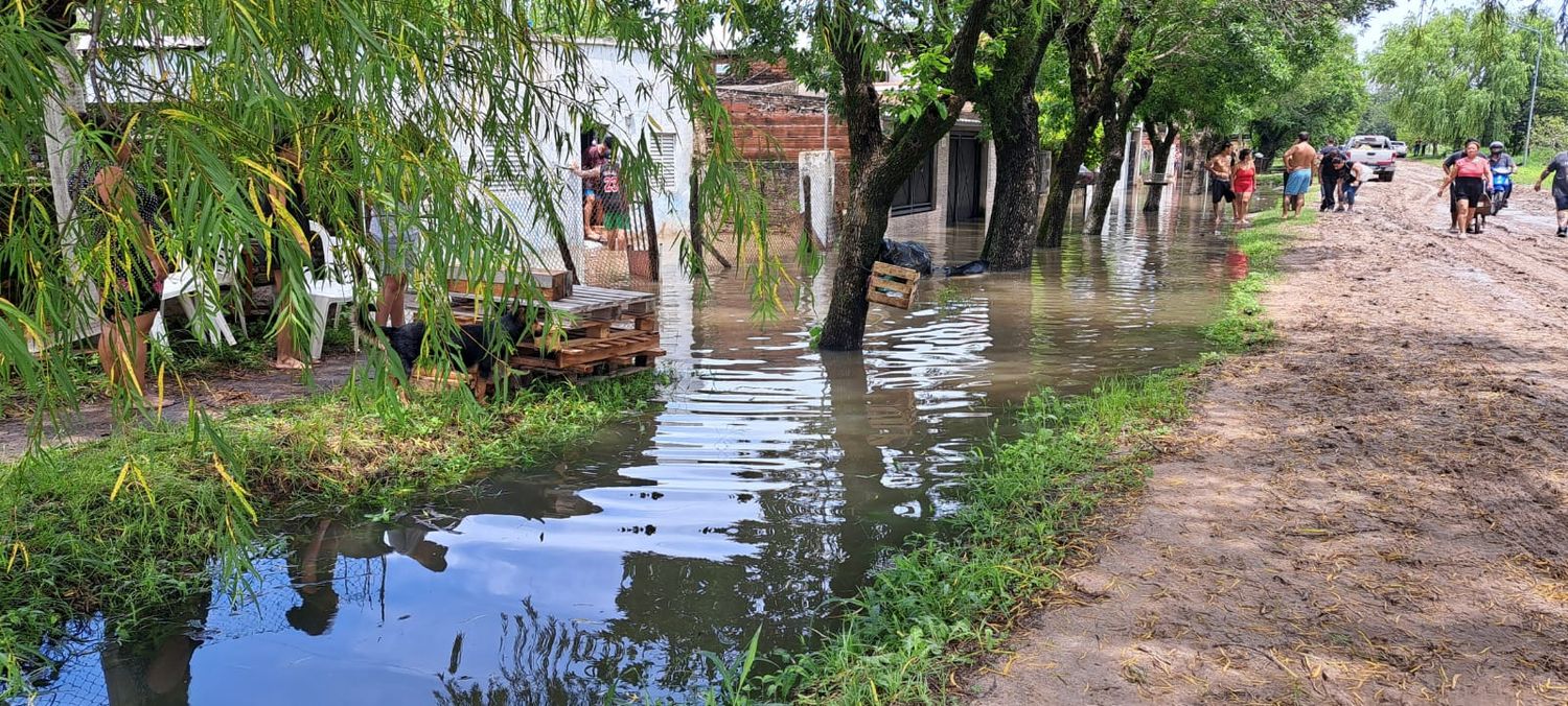 Desesperante situación de los vecinos del Arroyo "El Rey"