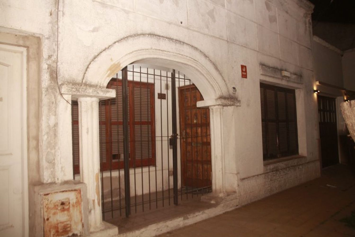 Ladrón golpeó a jubilado de 87 años y le robó en su casa