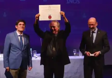 Serrat desde Argentina llamó al diálogo de España y Cataluña