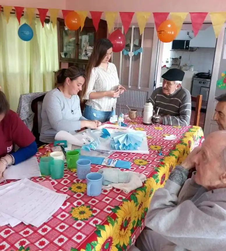 Los Adultos Mayores se suman al festejo del Día de la Bandera