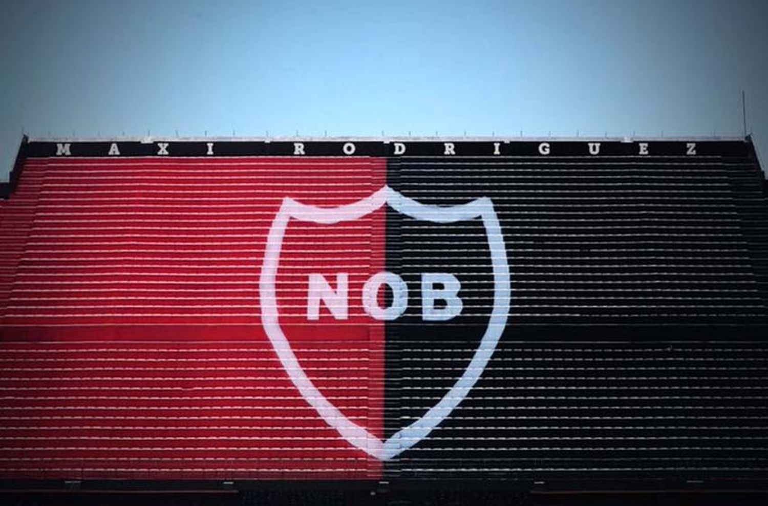 Cumplió 40 y ahora tiene una tribuna a su nombre: el homenaje de Newells a Maxi Rodríguez