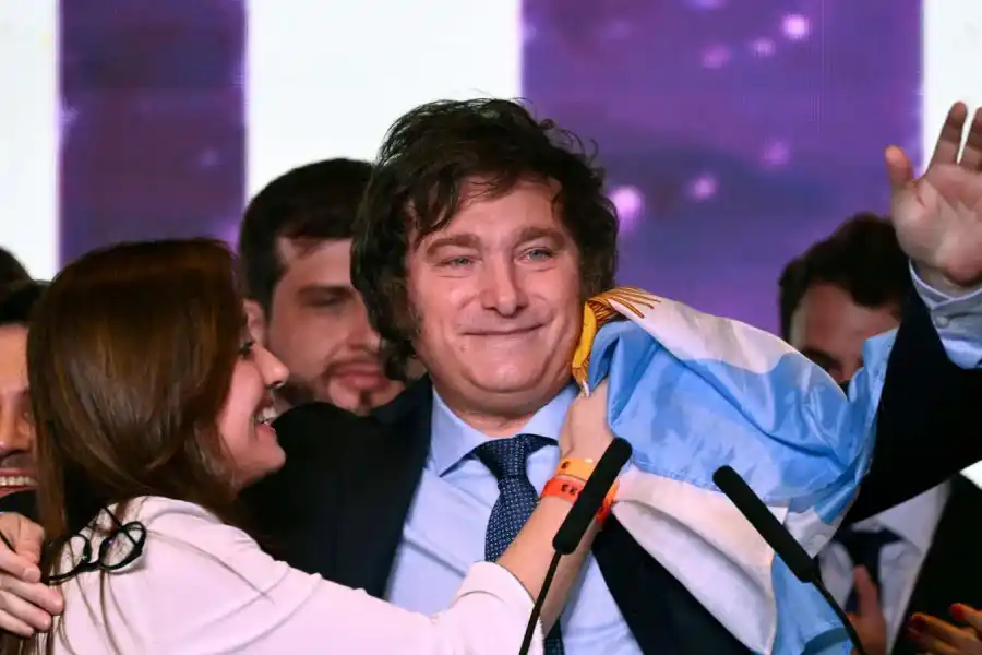 Milei apuntó contra el kirchnerismo y, desaforado, salió a buscar los votos de Patricia Bullrich