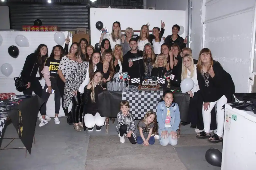Franco Islas festejó  con las Mujeres del 14