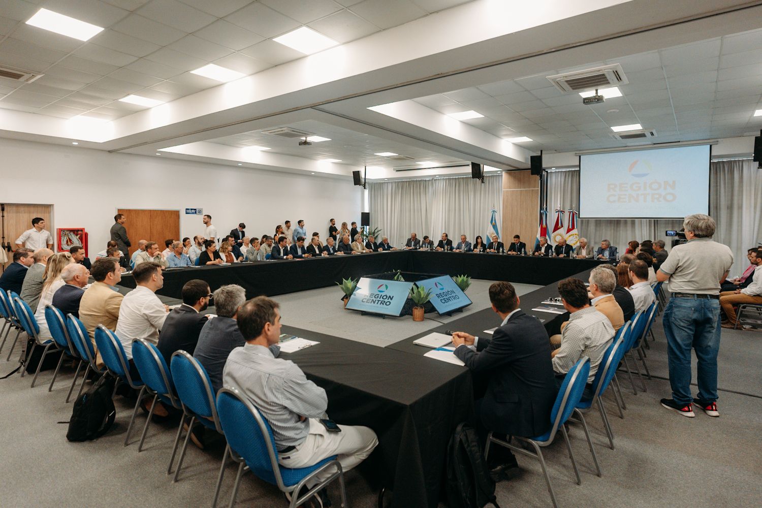 Frigerio y Pullaro fomentando la unidad y el desarrollo de la Región Centro con empresarios y profesionales