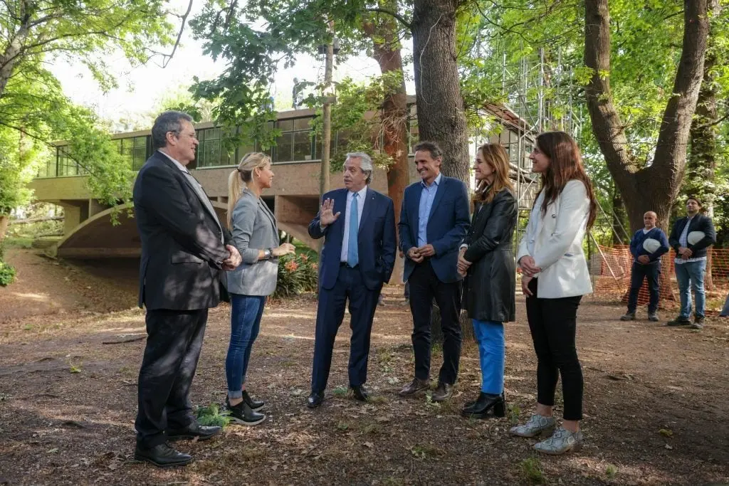 Alberto Fernández llega con su tropa este jueves a Mar del Plata para anunciar programas de ayuda infantil