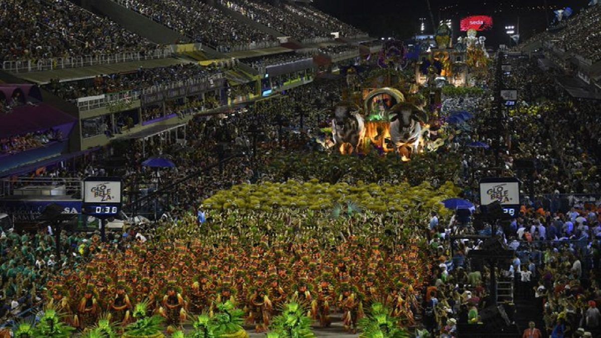 EL CARNAVAL DE RÍO retoma su esplendor para «espantar las tinieblas»