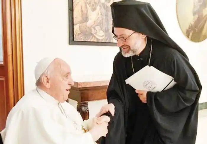 El Papa se ve obligado a reducir de nuevo su agenda por los  problemas de rodilla