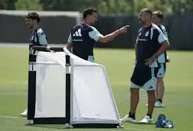 Scaloni y su cuerpo técnico trabajan con la tranquilidad de haber logrado la clasificación con anticipación.