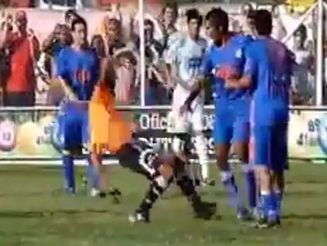 Video: Polémica por el arbitraje de Rodríguez en el clásico de Urdinarrain 