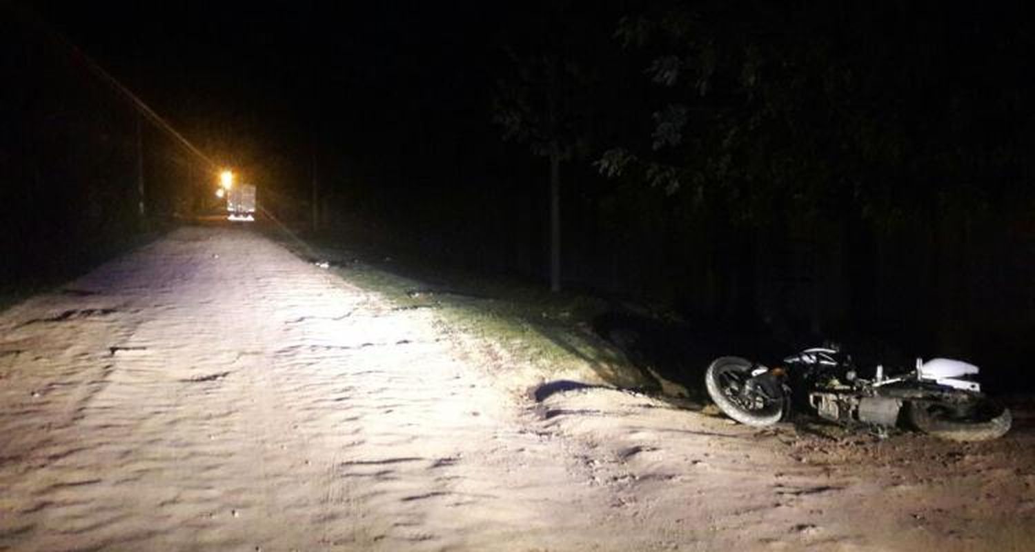 Murió joven de 21 años tras accidente con su moto y sin casco