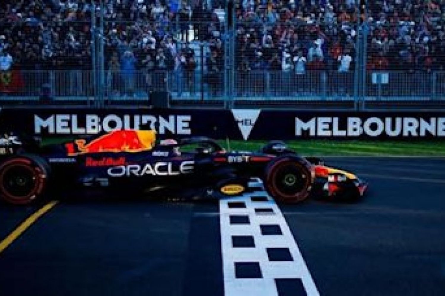 Verstappen ganó el  accidentado GP de Australia